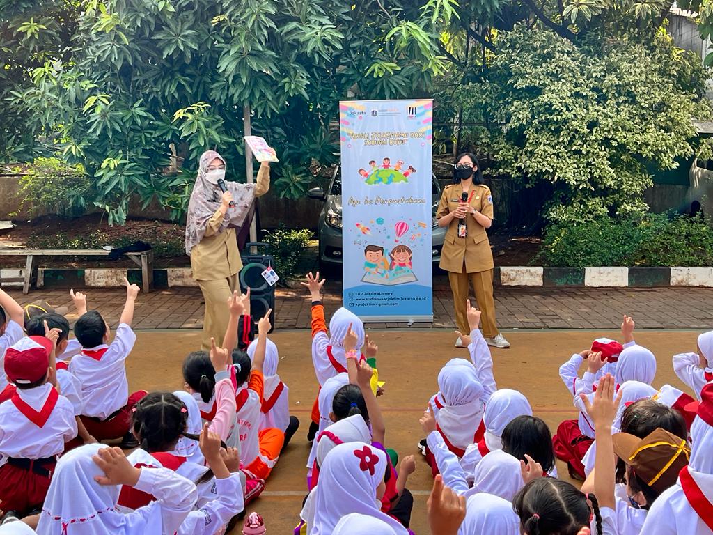 Wisata Literasi Bersama SDN Duren Sawit 10